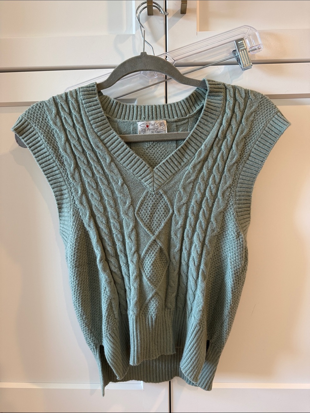 Cable Knit V-Neck Sleeveless Sweater Vest - Sage Green